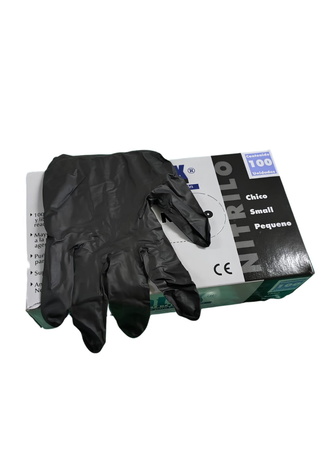 Guantes de nitrilo negros descartables junto a su caja dispensadora sobre fondo blanco